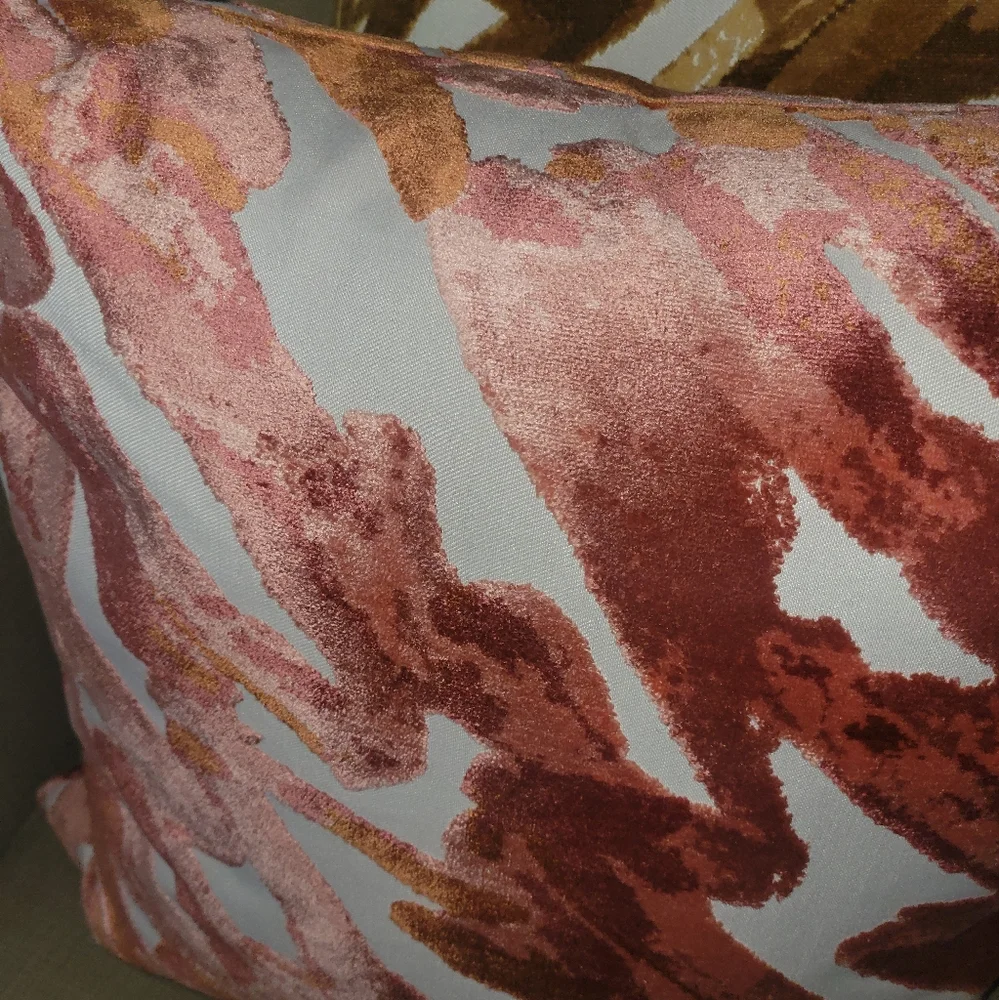 Eastern Accents pillow cover cut velvet 22x22 Pink